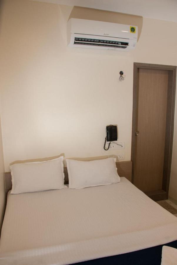 City Hotel Mumbai Exterior foto